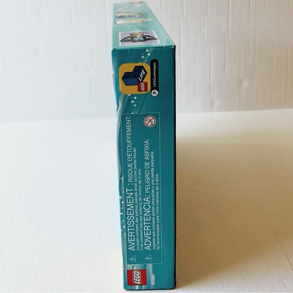 LEGO Disney Princess Belle’s Castle Winter Celebration 43180 (Retired) - Picture 4 of 9